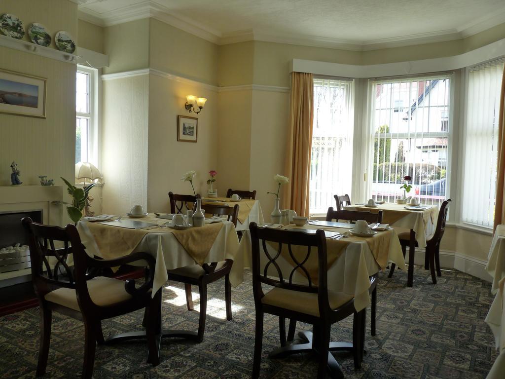 Cornerways Guest House Лландидно Экстерьер фото