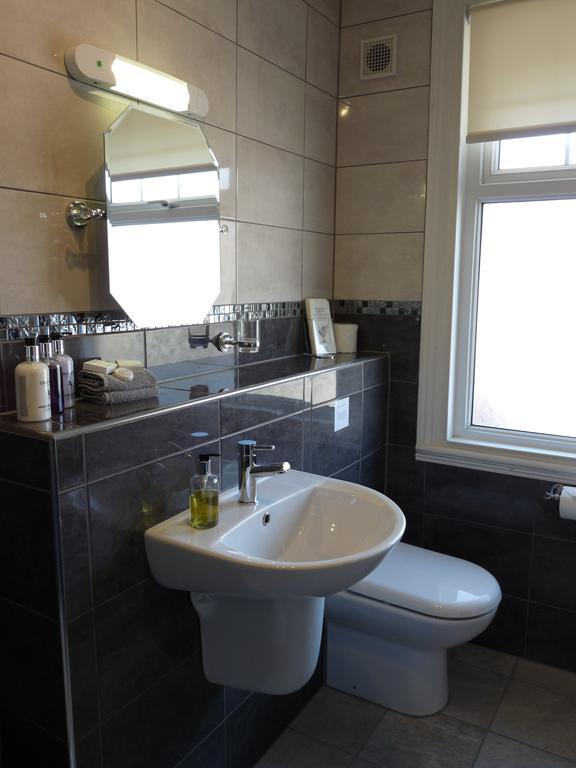 Cornerways Guest House Лландидно Экстерьер фото