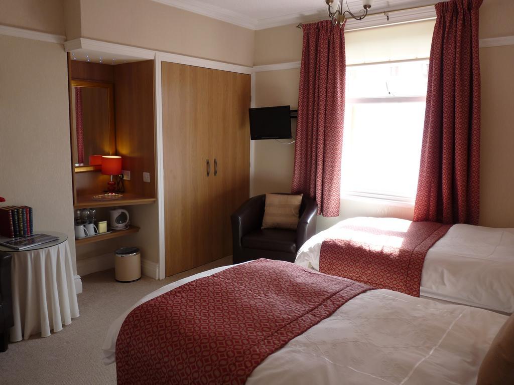 Cornerways Guest House Лландидно Экстерьер фото