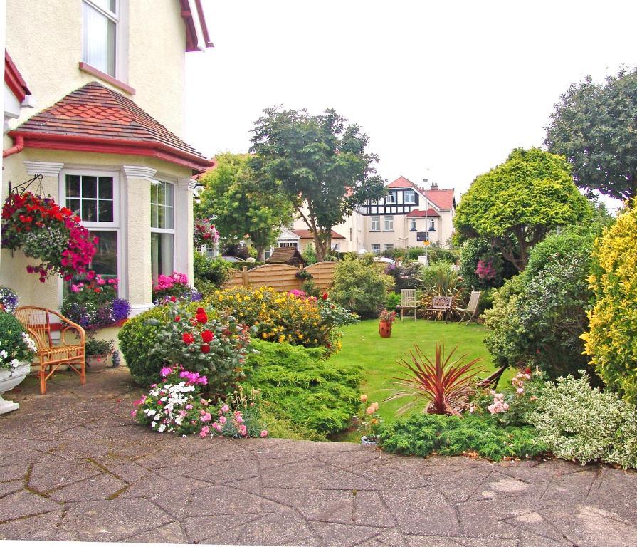 Cornerways Guest House Лландидно Экстерьер фото