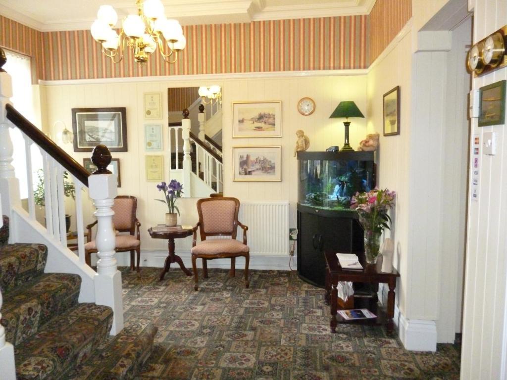 Cornerways Guest House Лландидно Экстерьер фото