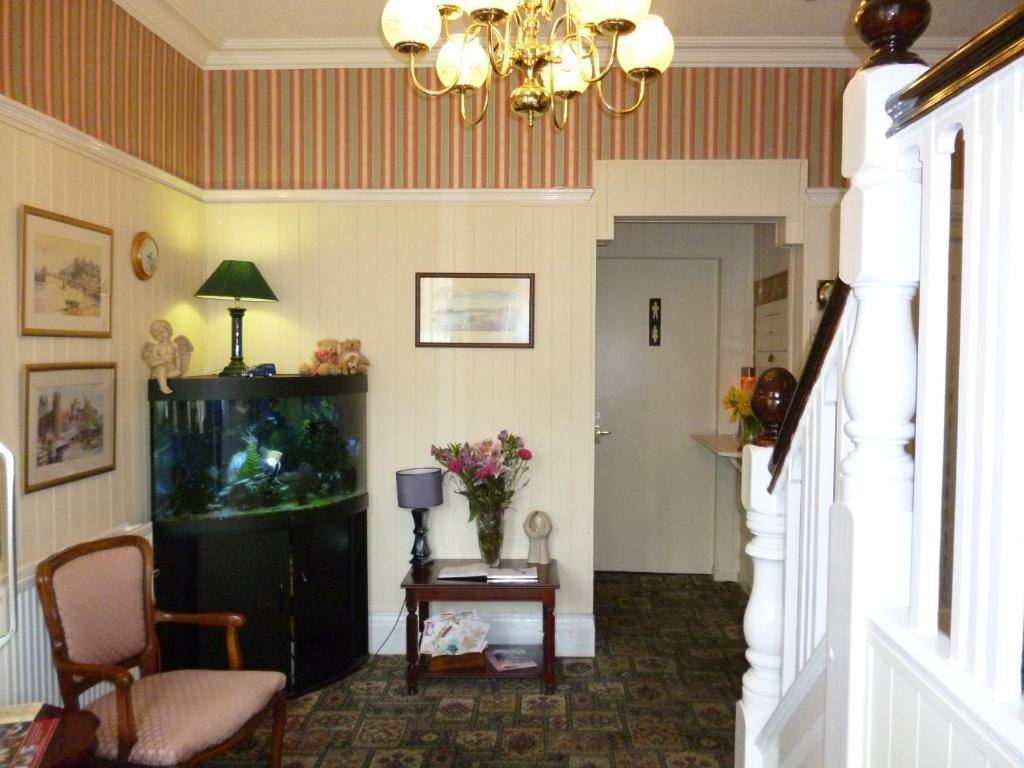 Cornerways Guest House Лландидно Экстерьер фото