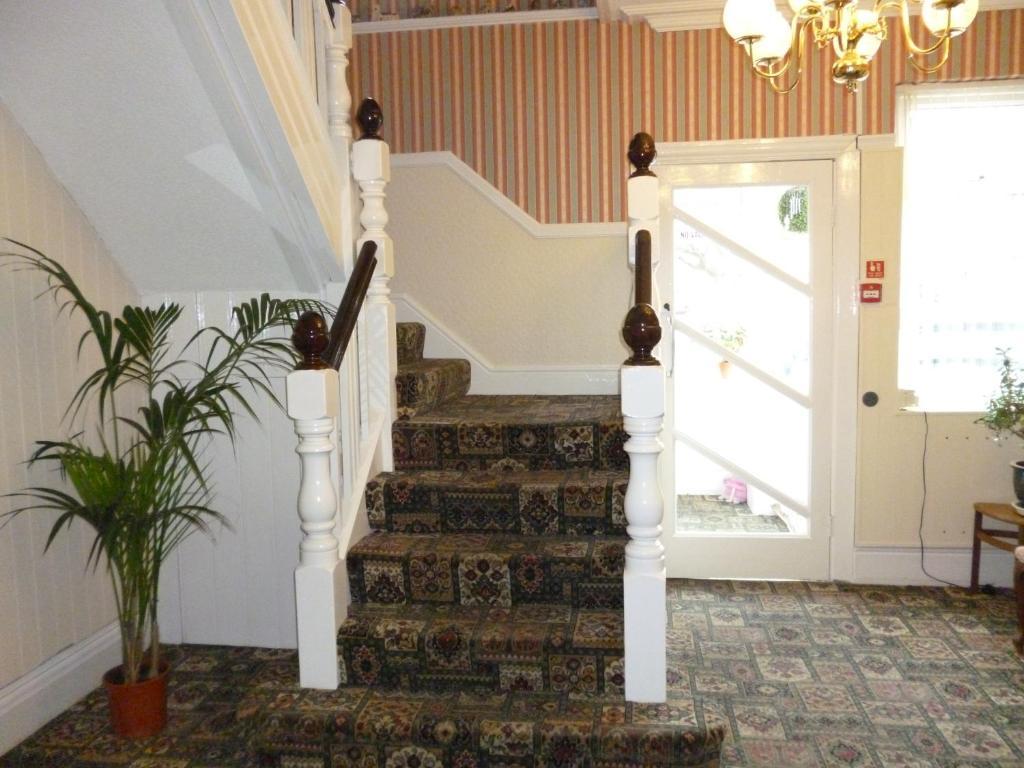 Cornerways Guest House Лландидно Экстерьер фото