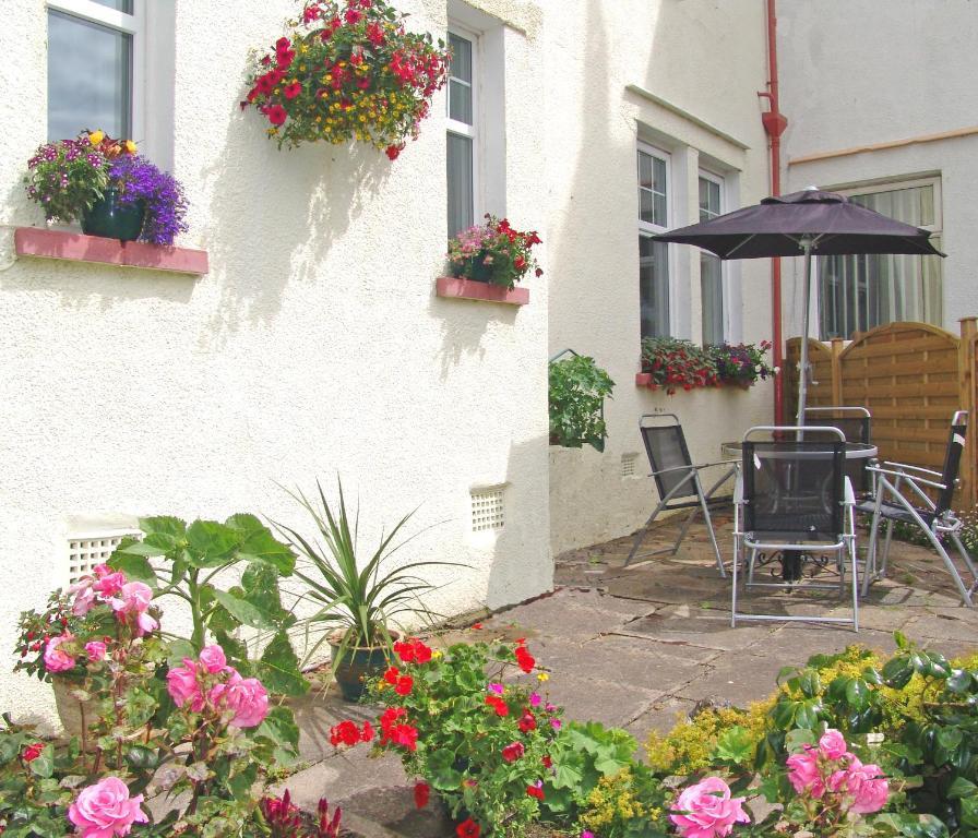 Cornerways Guest House Лландидно Экстерьер фото